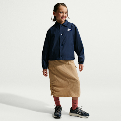 Chamarra de entrenador Repel para niños talla grande Nike Sportswear Club