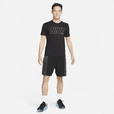 Nike Dri-FIT Men's Graphic Training T-Shirt. Nike MY