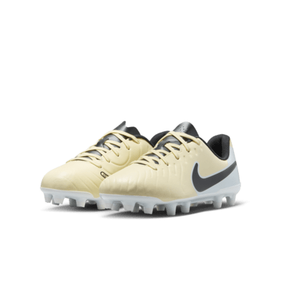 Nike Jr. Tiempo Legend 10 Club Low-Top-Fußballschuh für verschiedene Böden für jüngere/ältere Kinder