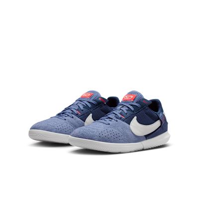 Nike Jr. Streetgato Low-Top-Fußballschuh für jüngere/ältere Kinder