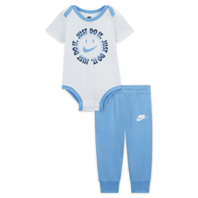 Conjunto de body y pantalones de entrenamiento para bebé (0 a 9 meses)  Nike. Nike.com