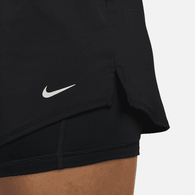 Nike One Dri-FIT 2-in-1 damesshorts met halfhoge taille (8 cm)