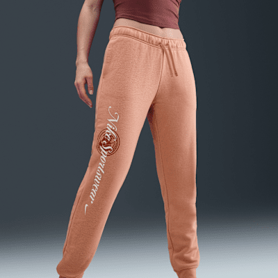 Pants con gráfico de tiro medio para mujer Nike Sportswear Club Fleece