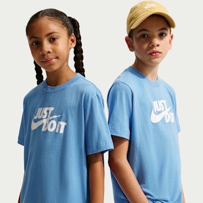 Playera para niños talla grande Nike Sportswear
