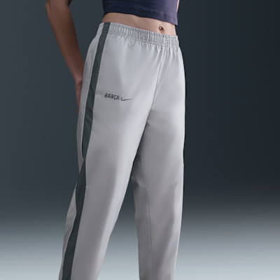 Damskie joggery piłkarskie z tkaniny ze średnim stanem Nike FC Barcelona Essential Repel