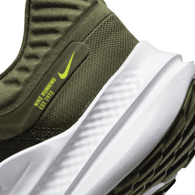 Tenis de correr en pavimento para hombre Nike Quest 5