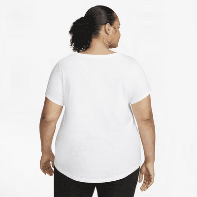 Playera con logotipo talla grande para mujer Nike Sportswear Essentials