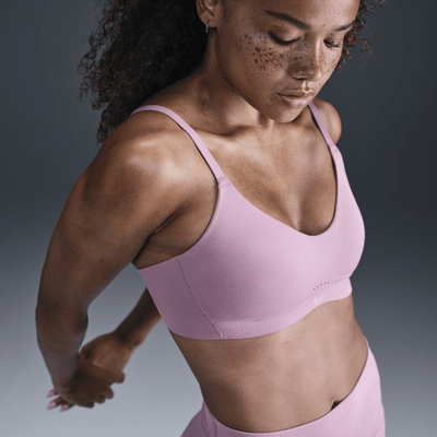 Bra deportivo convertible y acolchado de baja sujeción para mujer Nike Alate Minimalist