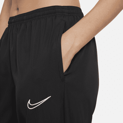 Pantalones de entrenamiento de fútbol de tejido Woven para mujer Nike ...