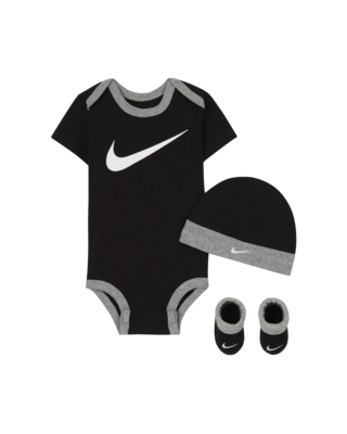 bruscamente Sede Administración Nike Baby (0-6M) Bodysuit, Hat and Booties Box Set. Nike.com