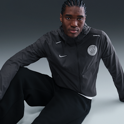 Paris Saint-Germain Impossibly Light Windrunner Men's Nike Football Jacket