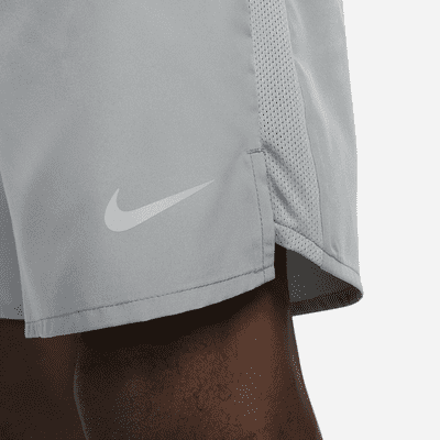 Nike Challenger vielseitige Dri-FIT Herrenshorts ohne Futter (ca. 23 cm)