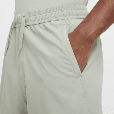 Shorts Dri-FIT de 18 cm versátiles sin forro para hombre Nike Form