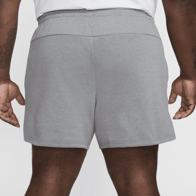 Shorts Dri-FIT de 18 cm sin forro con protección UV versátiles para hombre Nike Primary