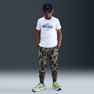Playera para niños talla grande Nike Sportswear