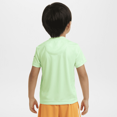 Playera Swoosh de estilo elevado infantil Nike Dri-FIT