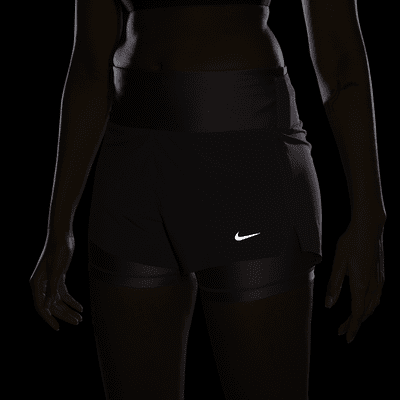 Shorts de running de tiro medio 2 en 1 de 8 cm con bolsillos para mujer Nike Dri-FIT Swift