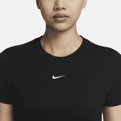 Nike Sportswear Essential Women's Slim-fit Crop T-Shirt. Nike SG