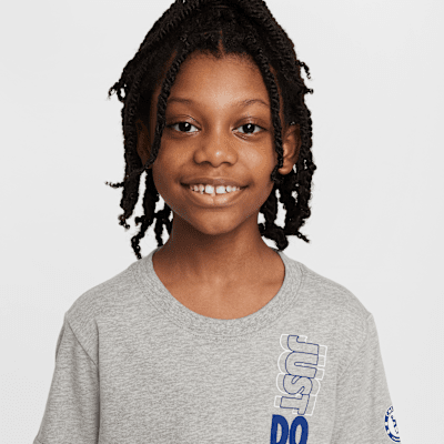 Chelsea F.C. Older Kids' Nike Football T-Shirt