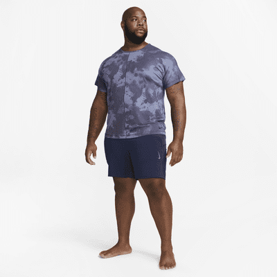 Playera de yoga estampada de manga corta para hombre Nike Dri-FIT