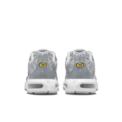 nike air max plus silver