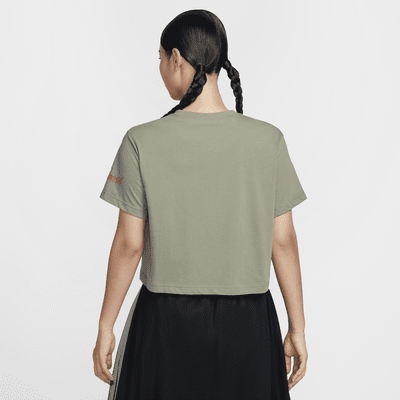 เสื้อยืดเอวลอยแขนสั้นผู้หญิงทรงหลวม Nike Sportswear