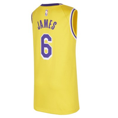 lebron james wearing lebron 20