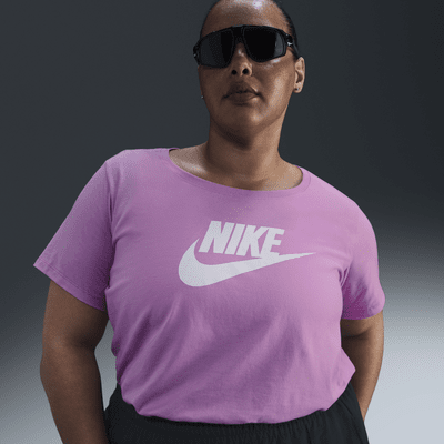 Playera con logotipo talla grande para mujer Nike Sportswear Essentials