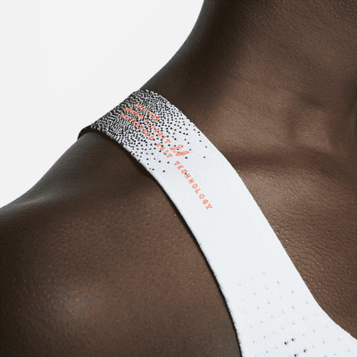 Brassière de sport non rembourrée à maintien supérieur Nike Swoosh Flyknit pour femme
