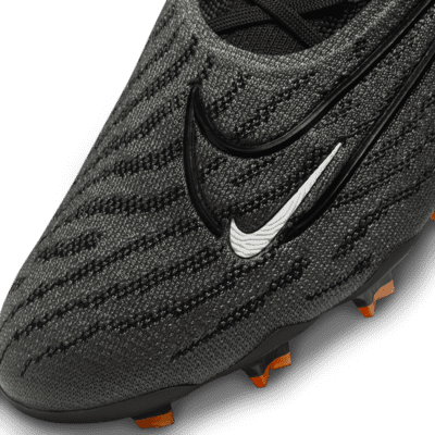 Tacos de fútbol de corte low para terreno firme Nike Phantom GX Elite