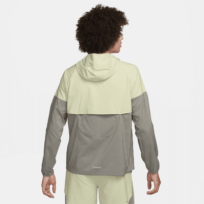 Chamarra de correr Repel para hombre Nike Windrunner