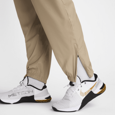 Pants Dri-FIT entallados versátiles para hombre Nike Form