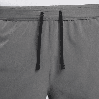 Nike Challenger fôret shorts til herre (18 cm)