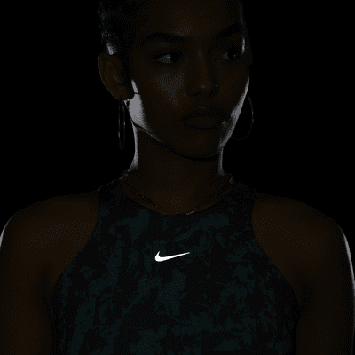 Bra deportivo estampado de media sujeción con forro ligero para mujer Nike One Strappy Back