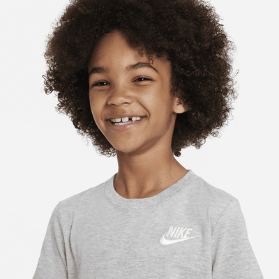 Playera para niños talla pequeña Nike Sportswear