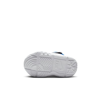 Tenis para bebé e infantil Nike Team Hustle D 12