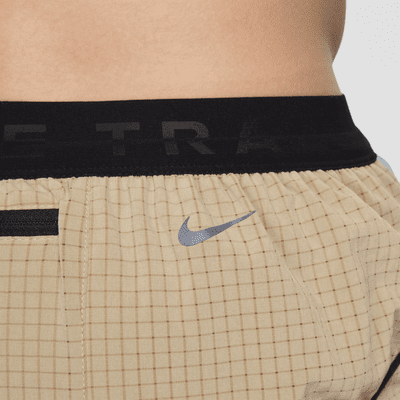 Shorts de correr Dri-FIT de 13 cm con forro de ropa interior para hombre Nike Trail Second Sunrise