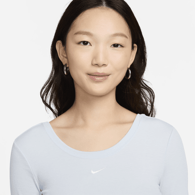 เสื้อแขนยาวผู้หญิงผ้าร่องเล็กทรงรัดรูปด้านหลังเว้าลึก Nike Sportswear Chill Knit