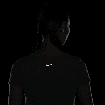 Nike One Fitted Women's Dri-FIT Short-Sleeve Cropped Top