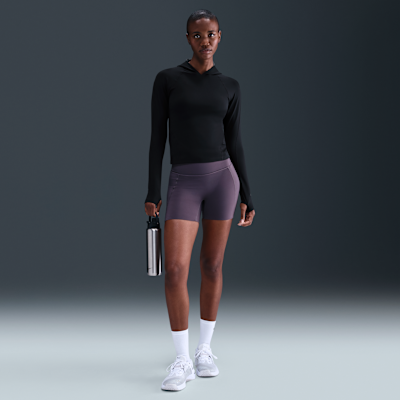 Playera de manga larga Dri-FIT de ajuste slim con gorro para mujer Nike Universa