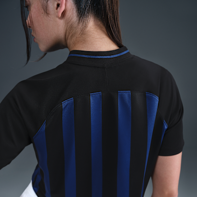 Nike Sportswear Women's Short-Sleeve Cropped Top