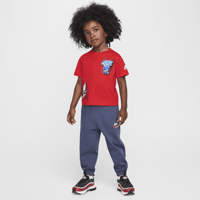 Playera con gráfico infantil Nike Step Up Your Game