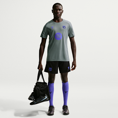 Haut de football à manches courtes Kobe Dri-FIT FC Barcelona Strike Extérieur pour homme