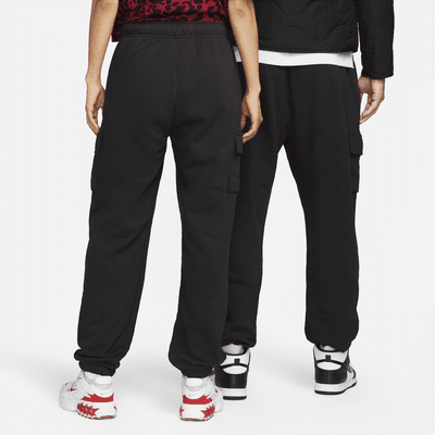 Pants de entrenamiento cargo oversized de tiro medio para mujer Nike Sportswear Club Fleece