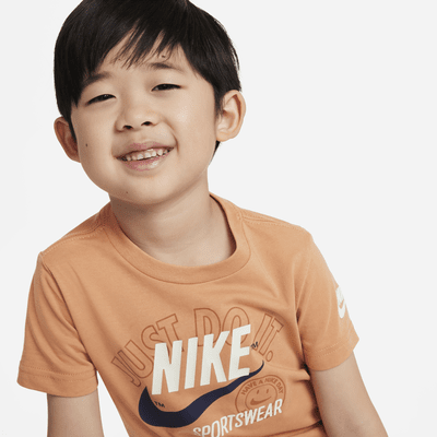 Playera estampada infantil Nike Retro Sportswear