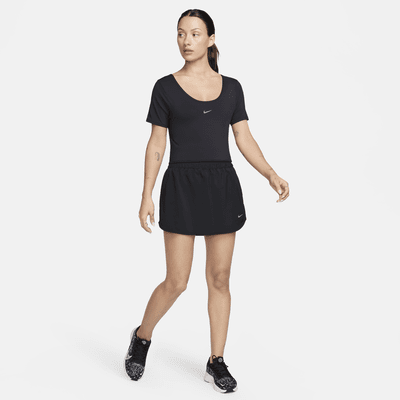 Haut court croisé à manches courtes Nike One Classic Dri-FIT pour femme