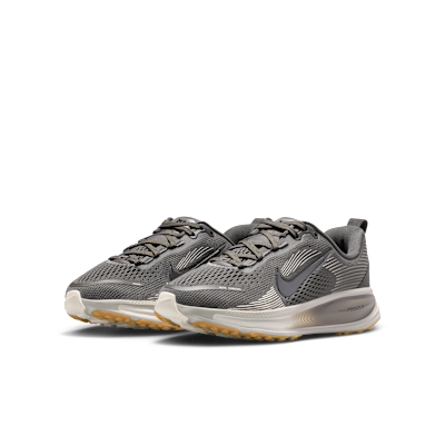 Chaussure de running sur route Nike Vomero 18 pour ado