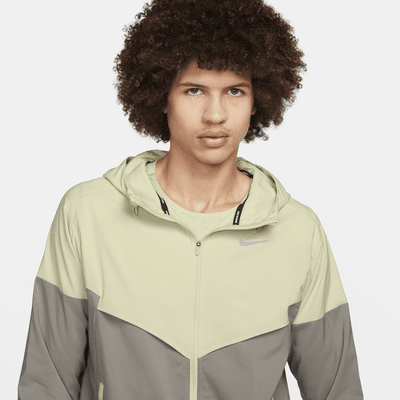 Chamarra de correr Repel para hombre Nike Windrunner