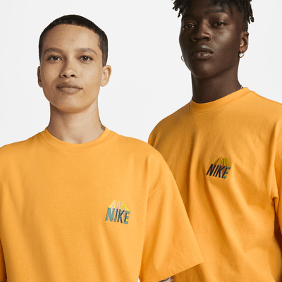 Nike T-Shirt. Nike CA