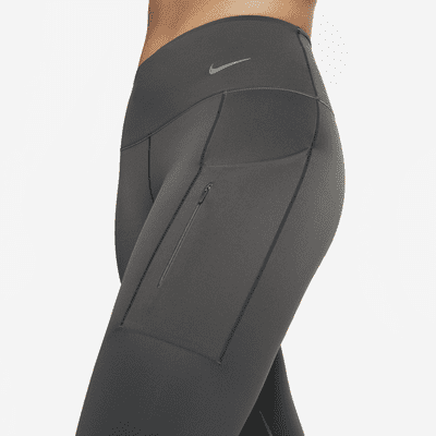 Leggings cortos de tiro medio y sujeción firme con bolsillos para mujer Nike Go